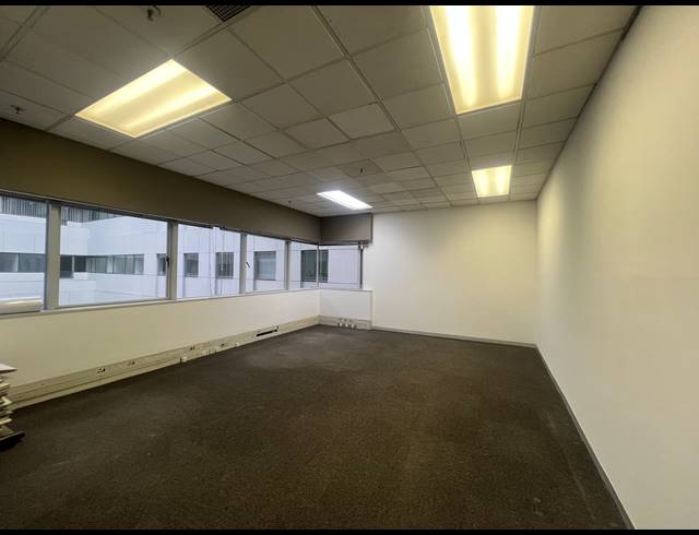 1,061M² OFFICE TO LET IN ROSEBANK